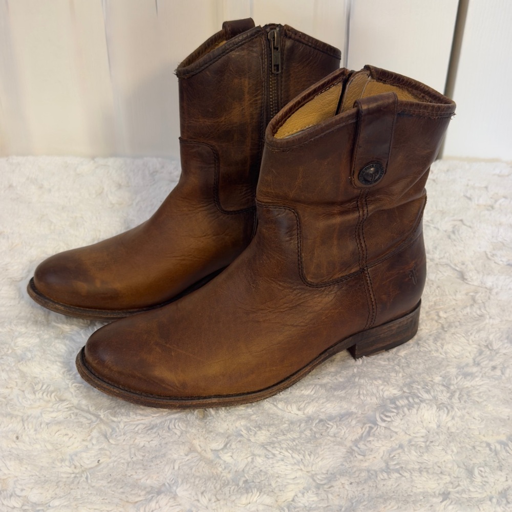 Frye Melissa Button Short Boot. Distressed leather. 8 B. Gently worn - Picture 2 of 13